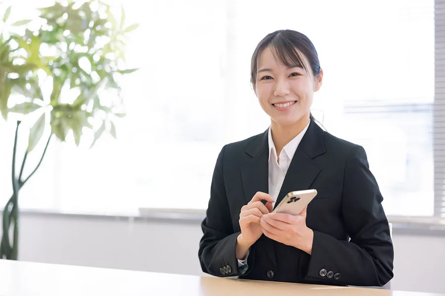 笑顔の女性